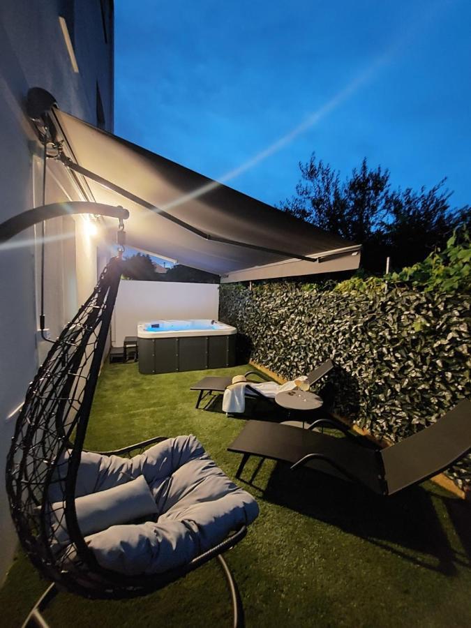 Garden Apartment Leoma With Free Parking! 扎达尔 外观 照片