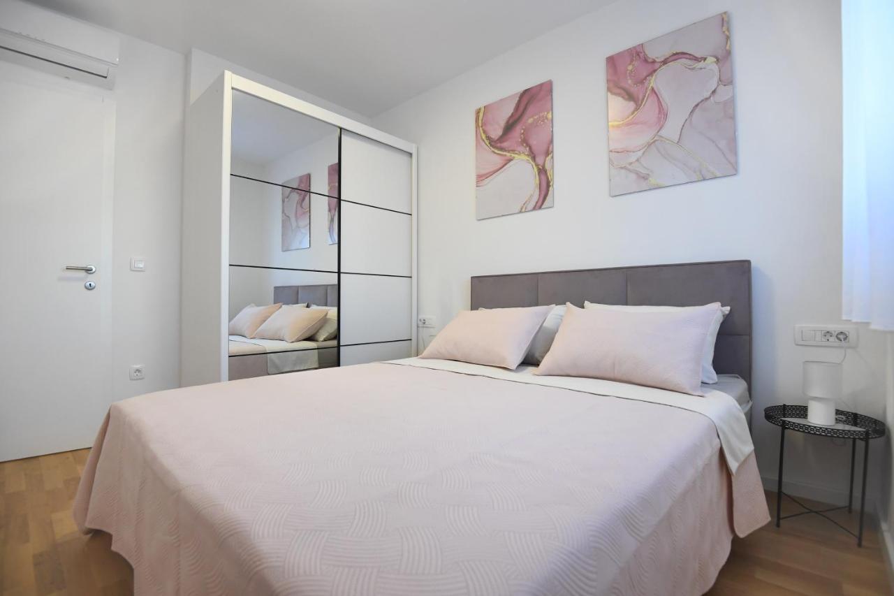 Garden Apartment Leoma With Free Parking! 扎达尔 外观 照片