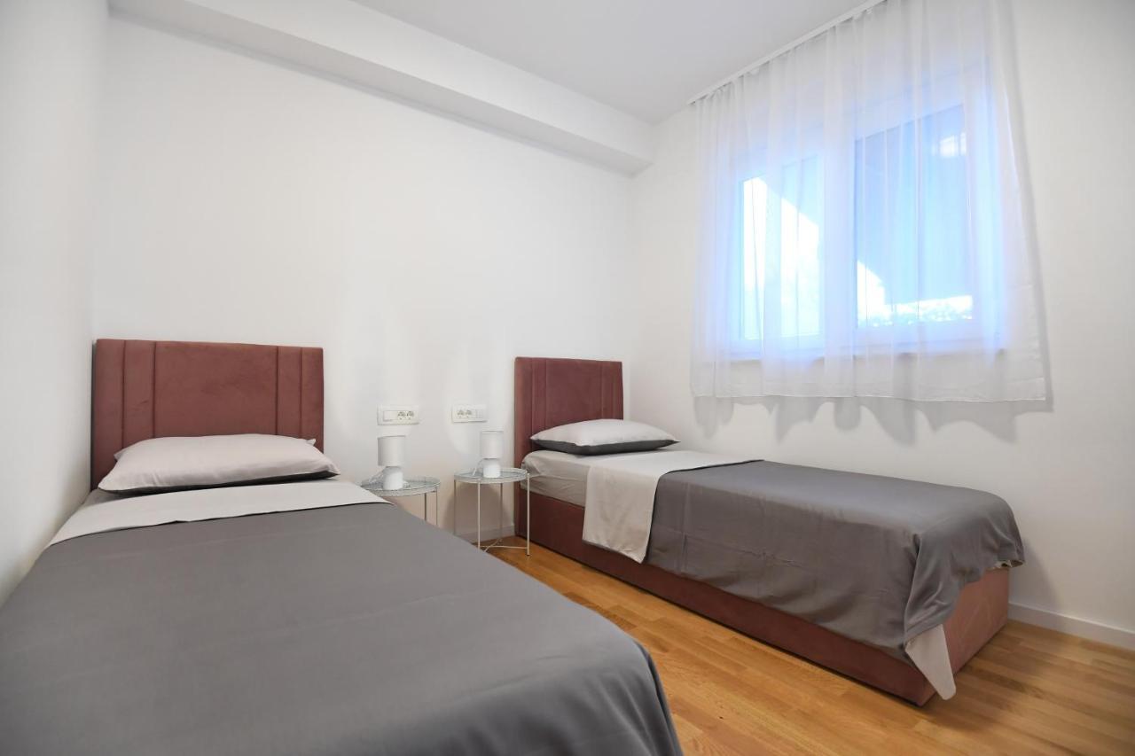 Garden Apartment Leoma With Free Parking! 扎达尔 外观 照片