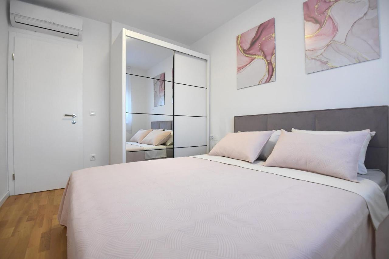 Garden Apartment Leoma With Free Parking! 扎达尔 外观 照片